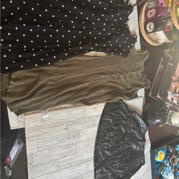 Dresses and skirt Xs used - Picture 1 of 9